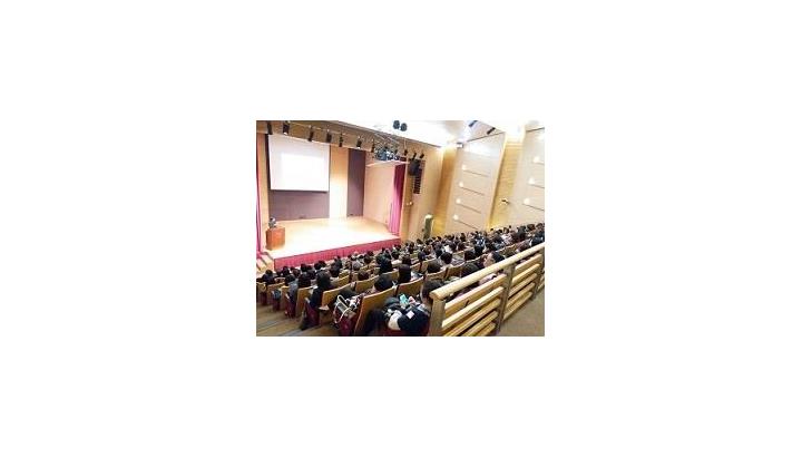 A_seminar_for_members_of_HKICS_resized